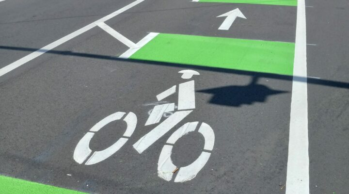 I Street in Eureka with a buffered bike lane marked with green paint